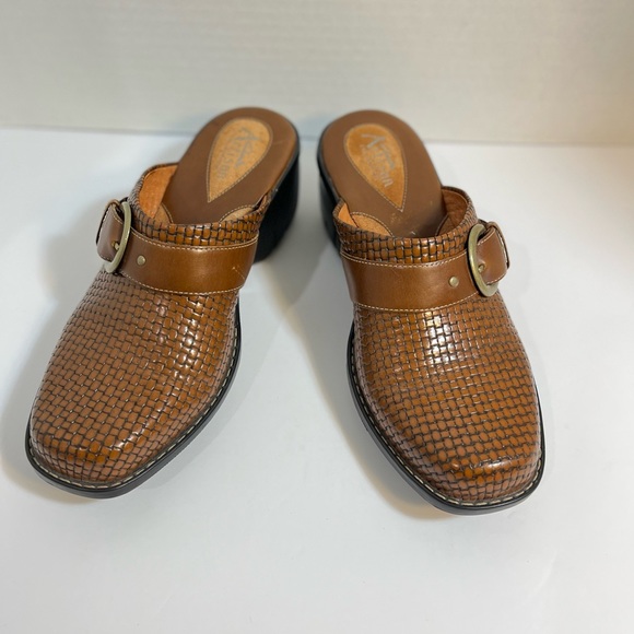 Clarks Artisan Collection Beige Leather Mule Slip-on Heel Shoe Women Size 8M - Picture 3 of 16